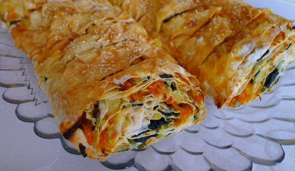 Üç Renk Börek Tarifi oktay usta kolay resimli videolu anlatım Üç Renk