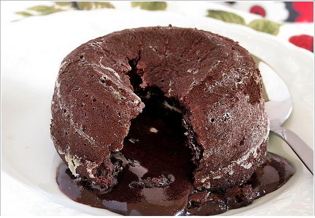 fincanda çikolata şelalesi kek tarifi