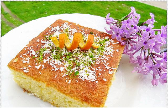Meyveli Islak Kek Tarifi Oktay Usta yapılışı en kolay yemek tarifleri