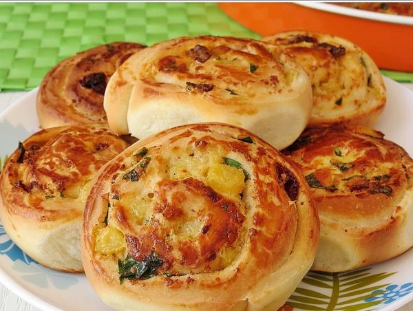Patatesli Rulo Börek yapılışı tarifi en kolay yemek tarifleri pratik