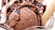 Süt Kremalı Çikolatalı Dondurma Tarifi