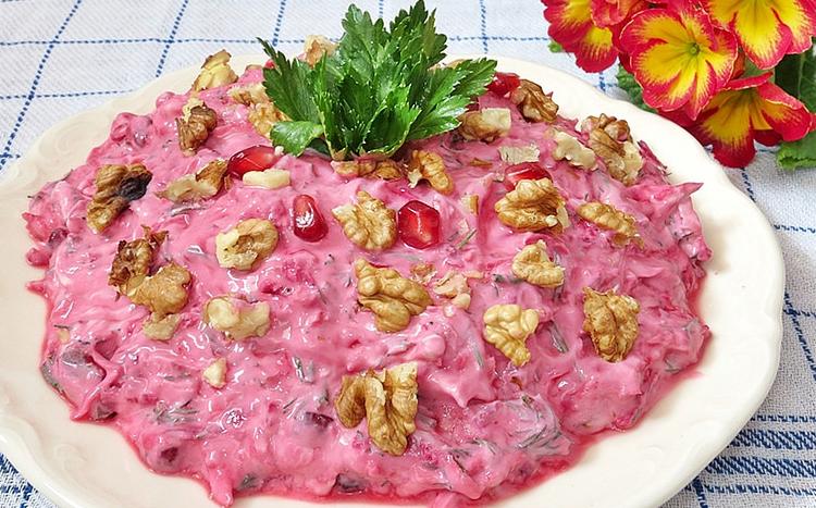 cevizli pancarlı salata